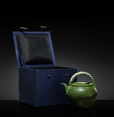 A GREEN-GLAZED MARBLED TEAPOT, LATE TANG DYNASTY-EARLY LIAO DYNASTY