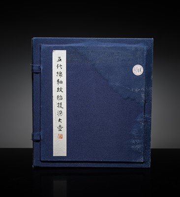 A GREEN-GLAZED MARBLED TEAPOT, LATE TANG DYNASTY-EARLY LIAO DYNASTY