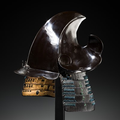 Lot 94 - A LACQUERED IRON ‘HAWK’S BEAK’ KAWARI KABUTO (ECCENTRICALLY SHAPED HELMET)