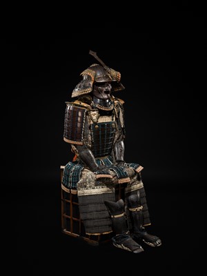 Lot 118 - A SUPERB SILVER-INLAID GOMAI YOKOHAGI OKEGAWA DO GUSOKU (FIVE-PIECE CUIRASS ARMOR) WITH TAKEDA CLAN MON AND A MYOCHIN KABUTO