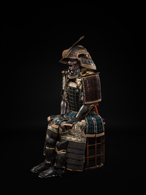 Lot 118 - A SUPERB SILVER-INLAID GOMAI YOKOHAGI OKEGAWA DO GUSOKU (FIVE-PIECE CUIRASS ARMOR) WITH TAKEDA CLAN MON AND A MYOCHIN KABUTO