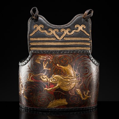 Lot 119 - A FINE LACQUERED WOOD AND LEATHER DO (CUIRASS) WITH A DRAGON