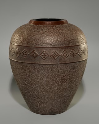 Lot 47 - A LARGE IRON VASE WITH GEOMETRIC DECORATION