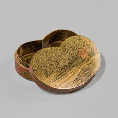 Lot 286 - A SMALL LOBED LACQUER KOGO (INCENSE BOX) AND COVER DEPICTING A CORMORANT FISHING SCENE