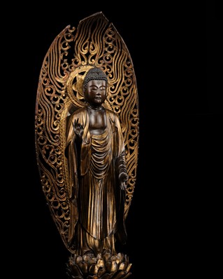 A VERY LARGE (130 CM) GILT-LACQUERED WOOD FIGURE OF AMIDA NYORAI, 18TH CENTURY