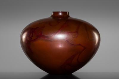 KAZUYOSHI OMOTE: A FINE BRONZE FLOWER VASE