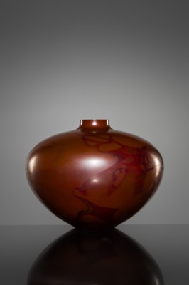 KAZUYOSHI OMOTE: A FINE BRONZE FLOWER VASE