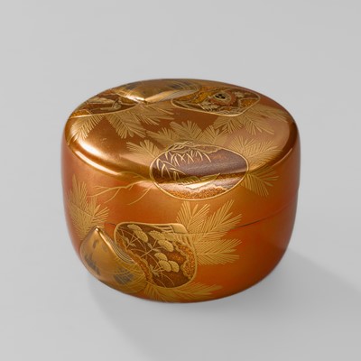 Lot 368 - ICHIGO ICCHO: A FINE LACQUER NATSUME (TEA CADDY) WITH MATCHING SHELLS FROM THE KAI-AWASE GAME