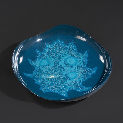 Lot 125 - A LARGE AND SPLENDID BLUE LACQUERED CHARGER WITH CRABS