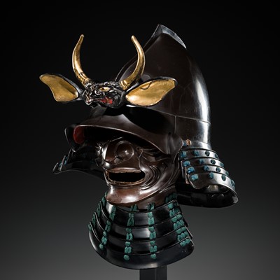 Lot 100 - A RARE AND IMPRESSIVE LACQUERED IRON MOMONARI KABUTO WITH ONI MAEDATE AND IRON MENPO