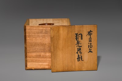 Lot 44 - GYOKUSENDO: A HAMMERED AND SILVER PATINATED SUAKA (COPPER) VASE