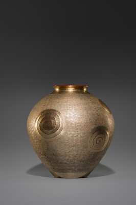 Lot 44 - GYOKUSENDO: A HAMMERED AND SILVER PATINATED SUAKA (COPPER) VASE