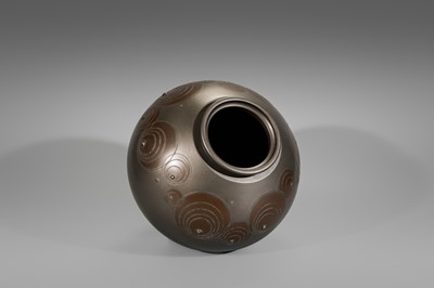 ARISU MITSUO: A HEAVY SILVER PATINATED BRONZE VASE