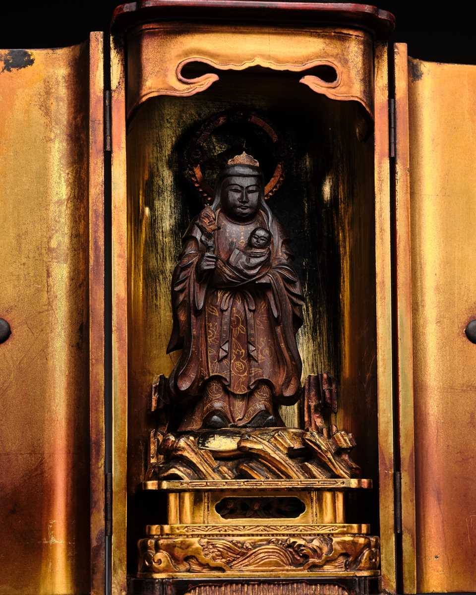 A GILT-LACQUERED WOOD ZUSHI (PORTABLE SHRINE) HOUSING KISHIMOJIN WITH HER CHILD, LATE EDO PERIOD