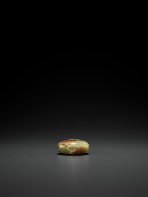 Lot 348 - A GREEN AND RUSSET JADE SNUFF BOTTLE, QING DYNASTY