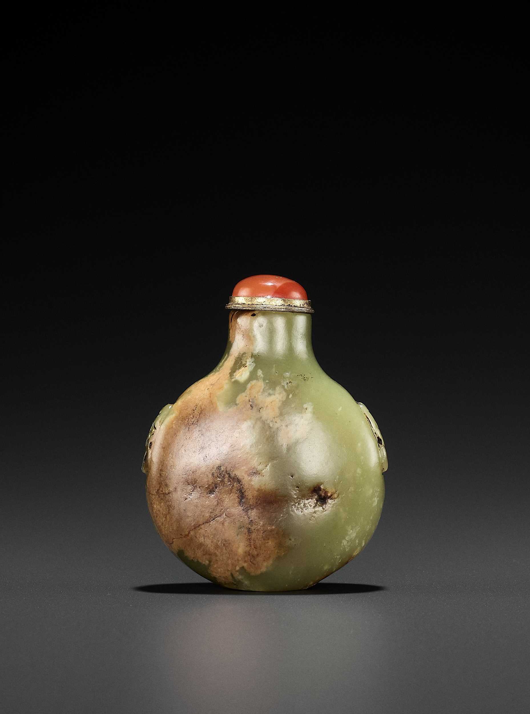 Lot 348 - A GREEN AND RUSSET JADE SNUFF BOTTLE, QING DYNASTY