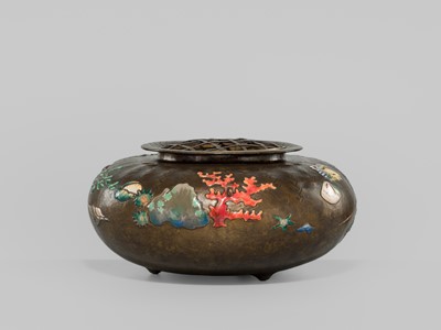 Lot 217 - ANDO JUBEI: A LARGE AND SUPERB CLOISONNÉ ENAMEL APPLIED ‘SEA LIFE’ INCENSE BURNER (KORO)