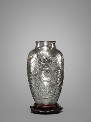 Lot 22 - KAWASHIMA TOSHU: A SUPERB AND LARGE GOLD-INLAID UCHIDASHI (REPOUSSÉ) SILVER ‘DRAGON’ VASE