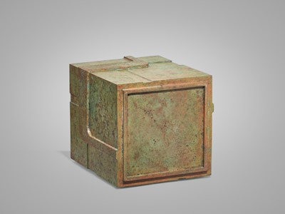 Lot 44 - ORIHARA KYUZAEMON: A MASSIVE BRONZE SQUARE VASE