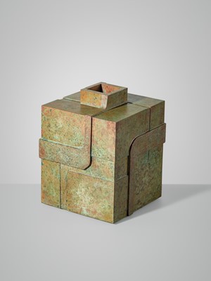 Lot 44 - ORIHARA KYUZAEMON: A MASSIVE BRONZE SQUARE VASE