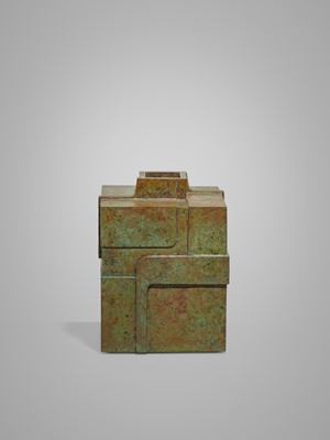 Lot 44 - ORIHARA KYUZAEMON: A MASSIVE BRONZE SQUARE VASE