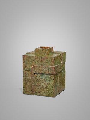 Lot 44 - ORIHARA KYUZAEMON: A MASSIVE BRONZE SQUARE VASE
