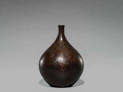 KOMORI SUNRYU: A FINE BRONZE FLOWER VASE
