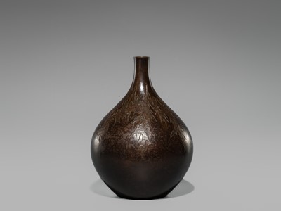 KOMORI SUNRYU: A FINE BRONZE FLOWER VASE