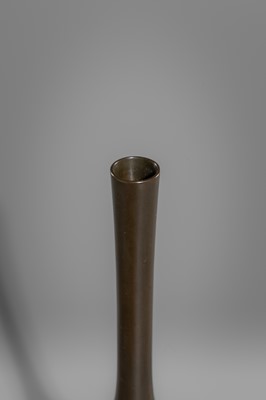 ICHINOSE SOSHIN: A FINE SAHARI BRONZE GOURD VASE