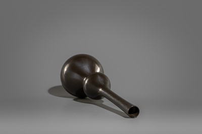 ICHINOSE SOSHIN: A FINE SAHARI BRONZE GOURD VASE