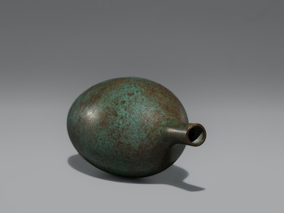 TOYOCHIKA TAKAMURA: A GREEN PATINATED BRONZE VASE