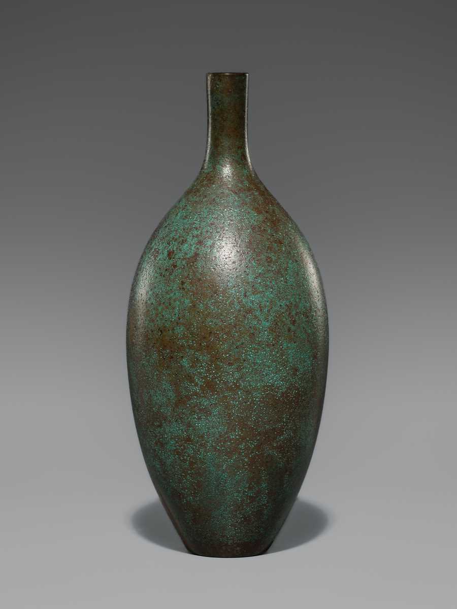 TOYOCHIKA TAKAMURA: A GREEN PATINATED BRONZE VASE