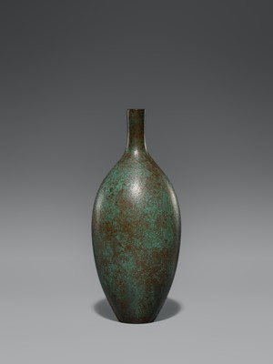 TOYOCHIKA TAKAMURA: A GREEN PATINATED BRONZE VASE