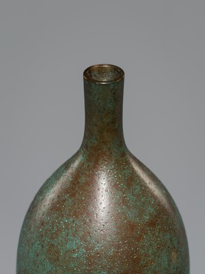 TOYOCHIKA TAKAMURA: A GREEN PATINATED BRONZE VASE