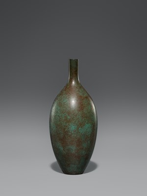 TOYOCHIKA TAKAMURA: A GREEN PATINATED BRONZE VASE