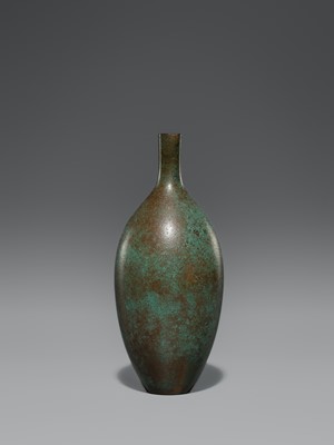 TOYOCHIKA TAKAMURA: A GREEN PATINATED BRONZE VASE