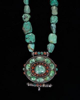 Lot 145 - A FINE TURQUOISE AND CORAL NECKLACE WITH A SILVER AMULET BOX, GAU, 19TH CENTURY