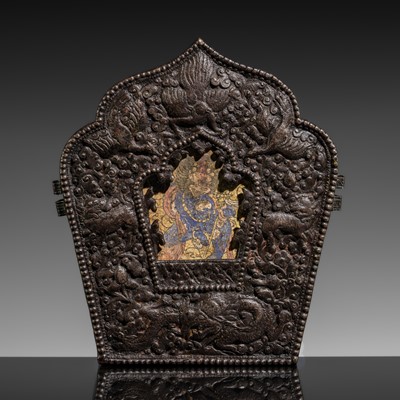 Lot 130 - AN IRON PORTABLE SHRINE WITH A TSA-TSA DEPICTING DAKINI SIMHAVAKTRA, GAU, 18TH-19TH CENTURY OR EARLIER