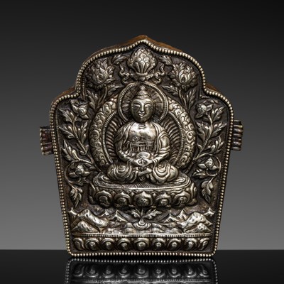 Lot 112 - A SILVER AND COPPER REPOUSSÉ PORTABLE ‘NAMCHU WANGDEN’ SHRINE DEPICTING BUDDHA, GAU