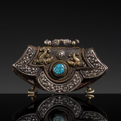 Lot 154 - A TURQUOISE INLAID BRONZE AND SILVER ‘FISH’ TINDER POUCH, CHUCKMUCK, 19TH CENTURY