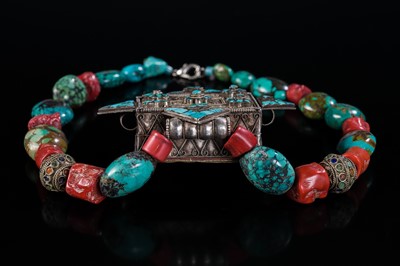 Lot 118 - A RARE TURQUOISE AND CORAL INLAID SILVER NECKLACE WITH AN AMULET BOX, GAU, 19TH CENTURY