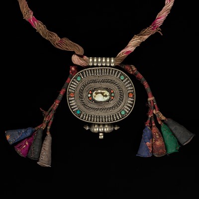 Lot 148 - A TURQUOISE AND CORAL NECKLACE WITH A SILVER AND COPPER AMULET BOX, GAU, 19TH CENTURY