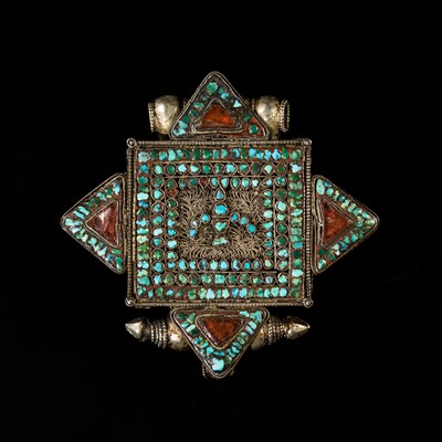Lot 142 - A TURQUOISE- AND AMBER-INLAID SILVER AMULET BOX, GAU, 19TH CENTURY