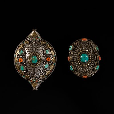 Lot 123 - A GROUP OF TWO INLAID PARCEL-GILT SILVER HAIR ORNAMENTS, 19TH CENTURY