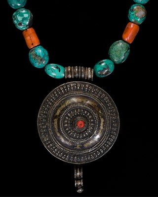 Lot 146 - A SUPERB TURQUOISE AND CORAL NECKLACE WITH A SILVER AMULET BOX, GAU, 19TH CENTURY