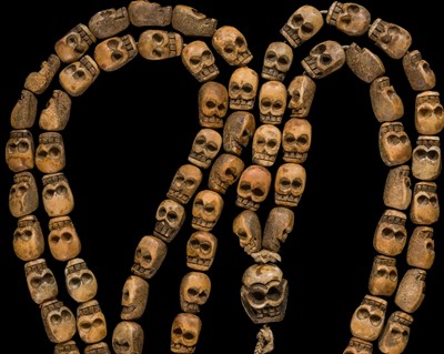 Lot 107 - A HUGE AND HIGHLY IMPORTANT CARVED BONE MALA WITH SKULL BEADS, SIN-‘PHEN, 18TH-19TH CENTURY