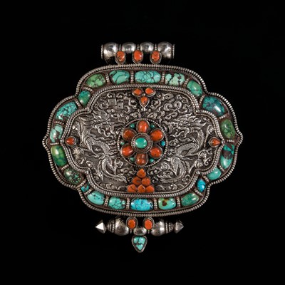 Lot 116 - A LARGE AND HEAVY TURQUOISE AND CORAL INLAID SILVER AMULET BOX, GAU, 19TH CENTURY