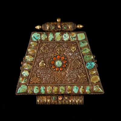 Lot 140 - A HEAVY TURQUOISE AND CORAL INLAID SILVER AND COPPER AMULET BOX, GAU, 19TH CENTURY