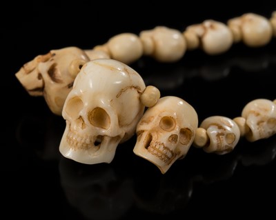 Lot 108 - AN EXCEPTIONALLY WELL CARVED BONE AND MARINE IVORY MALA WITH SKULL BEADS, SIN-‘PHEN, 18TH-19TH CENTURY