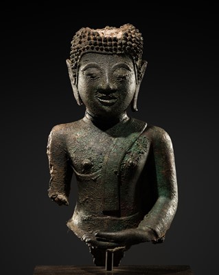 Lot 444 - A BRONZE BUST OF BUDDHA, WAT HO PHRA KEO TEMPLE, LATE 16TH TO 17TH CENTURY